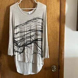 Karen by Karen Kane Graphic Top Size L